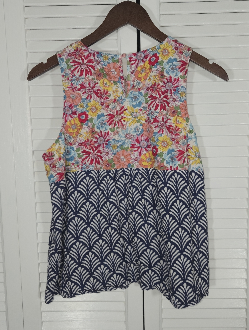 THML Navy Pink Floral Sleeveless Mixed Print Lightweight Boho Keyhole Top Sz L
